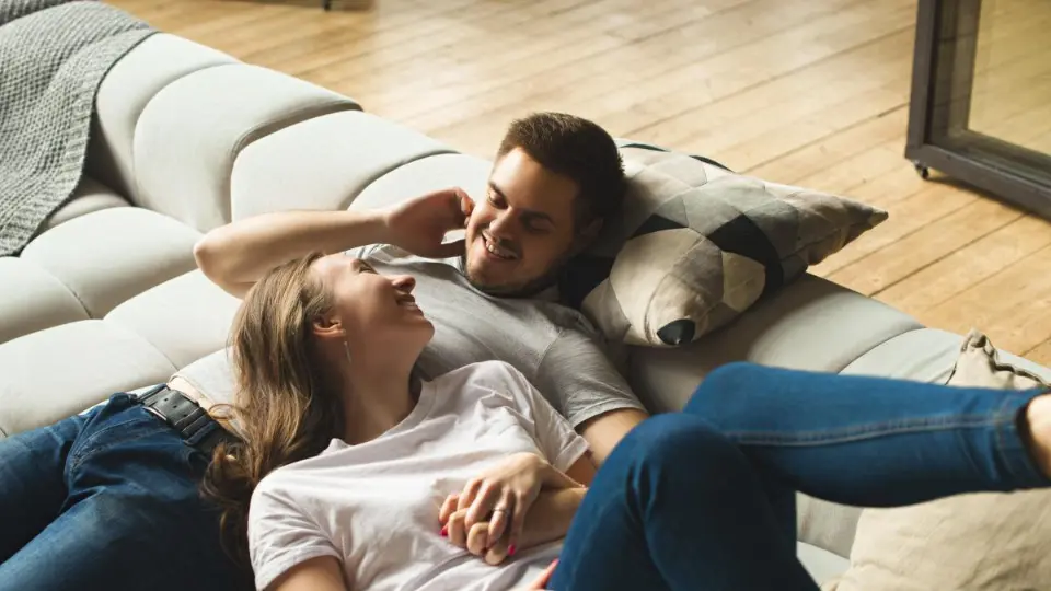 Ce que les hommes aiment que les femmes fassent - Sens de l'humour et légèreté
