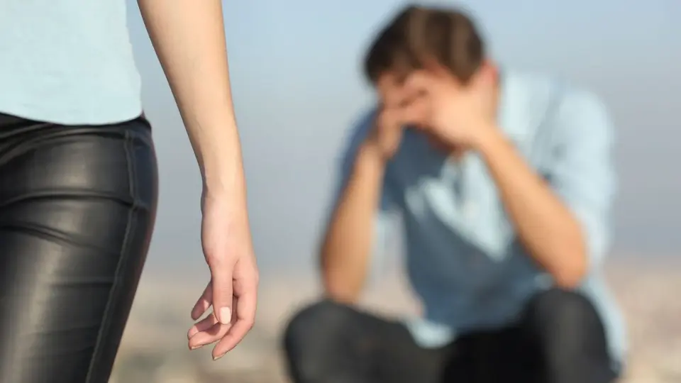 Une femme qui vous rejette reviendra vers vous