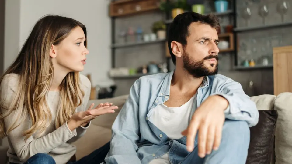 Il évite les conversations sérieuses sur les problèmes relationnels