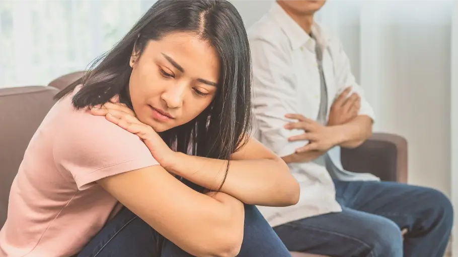 Il prend des décisions importantes sans tenir compte de ton avis