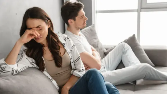 Pourquoi est-ce que je me sens souvent insatisfaite ou dévalorisée dans ma relation