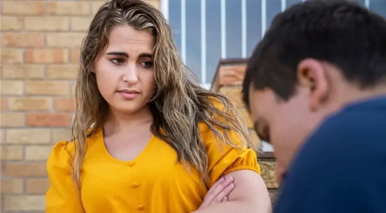 Une femme qui vous rejette reviendra vers vous
