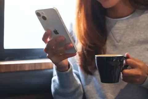 Une femme qui vous rejette reviendra vers vous - Elle vous envoie des messages spontanés
