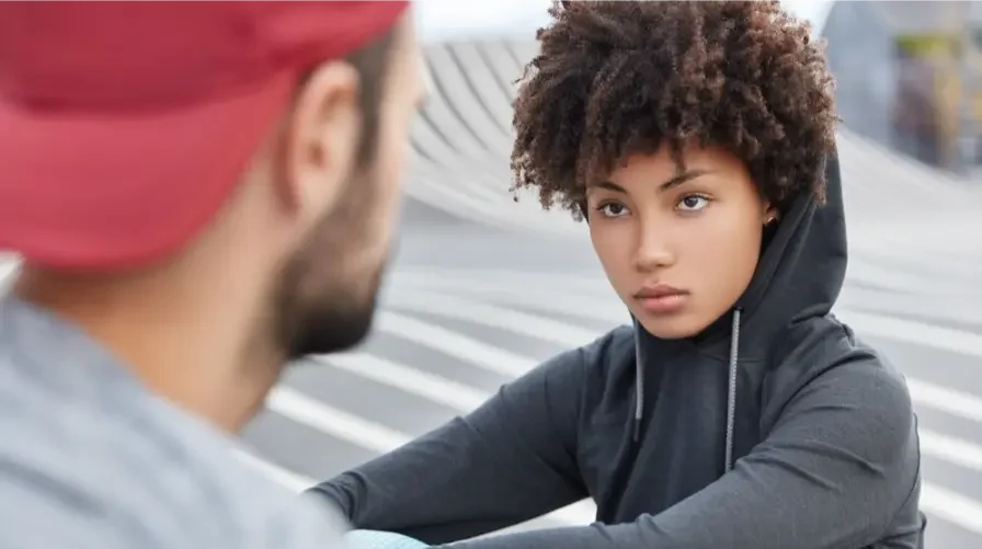 Une femme qui vous rejette reviendra vers vous