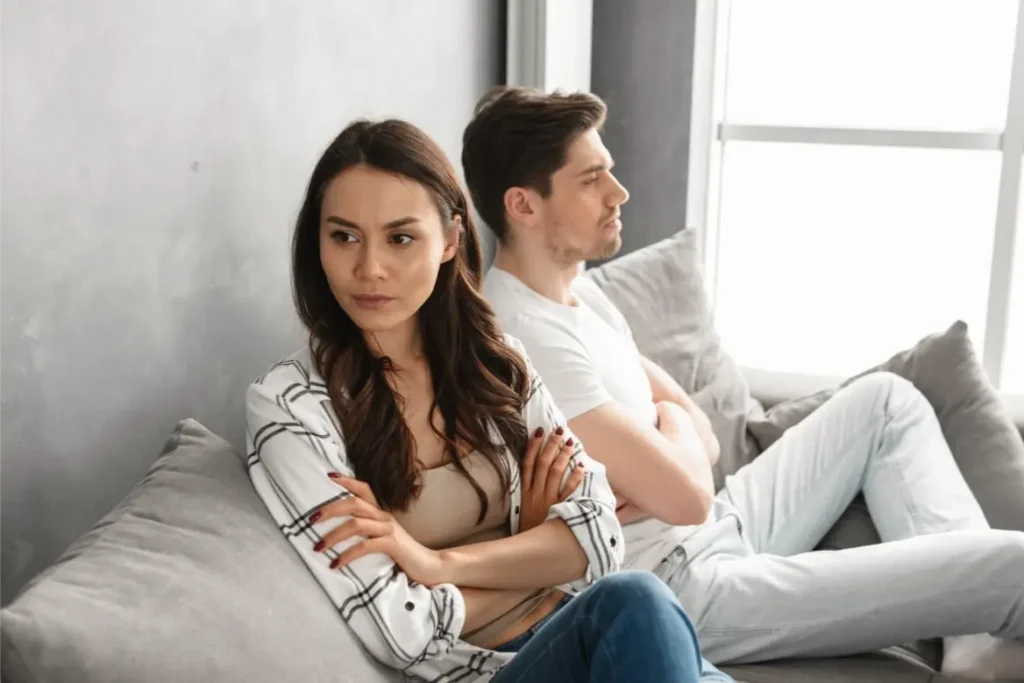 les signes qu’une femme prend ses distances 