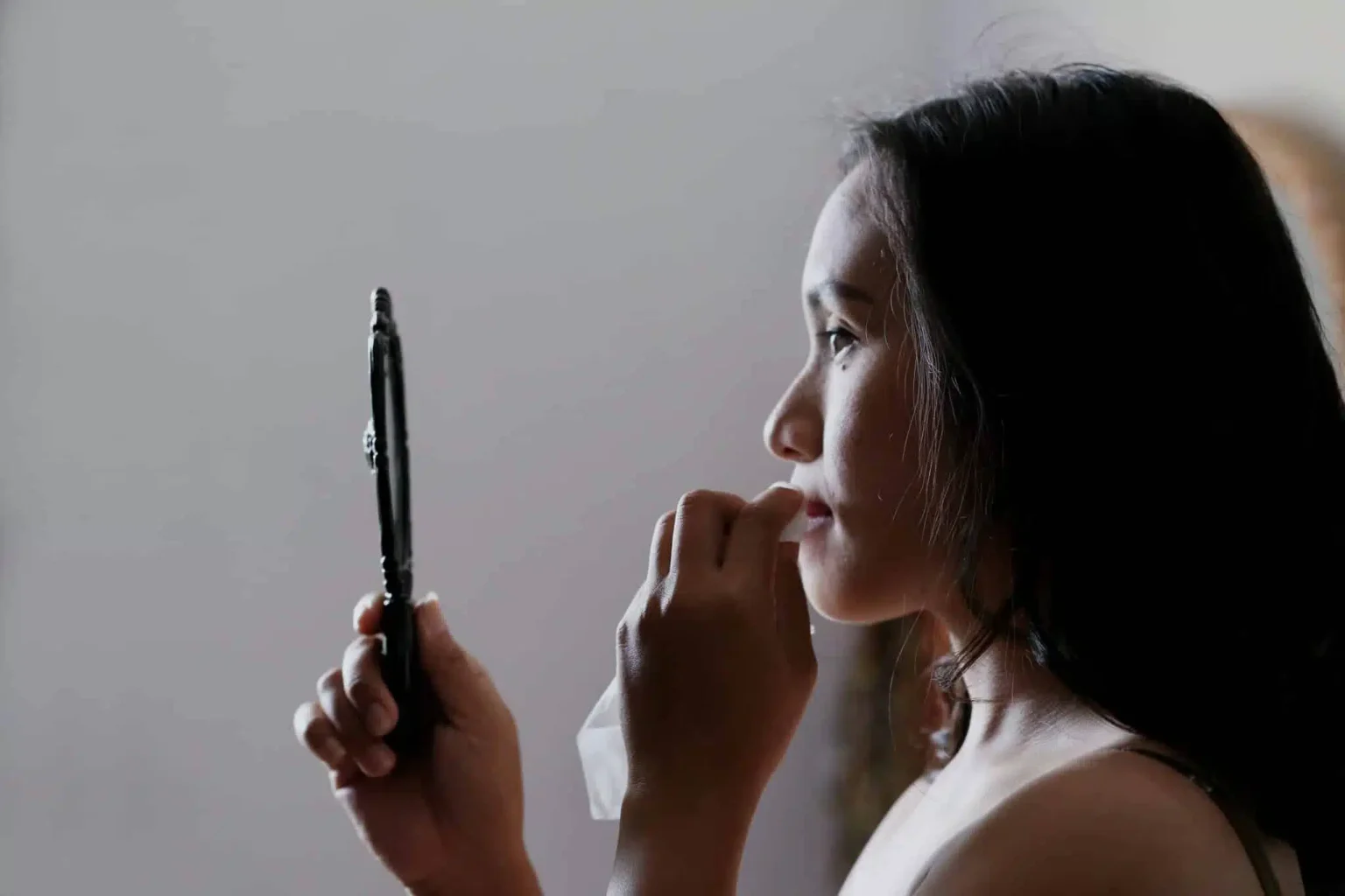 Comment voir notre vrai visage : 7 méthodes chocs pour une introspection sans filtre Comment voir notre vrai visage