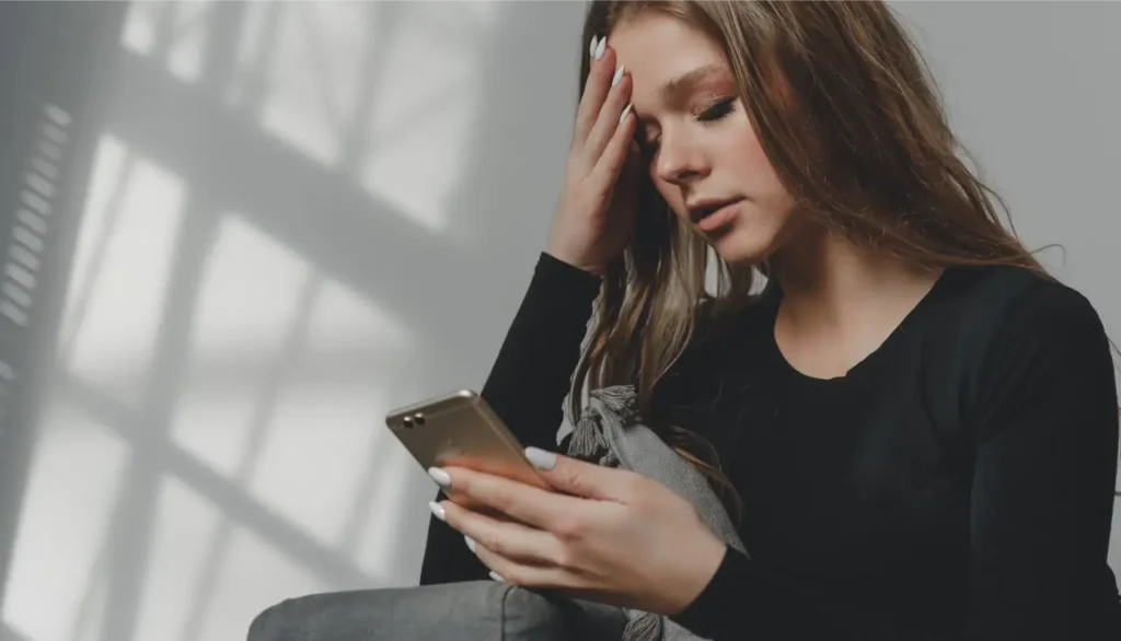 lui faire regretter son comportement par SMS ()