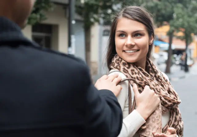 Comment faire la cour à une femme ()