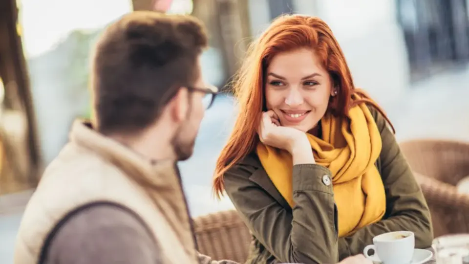 signes que vous plaisez à une femme en couple ()