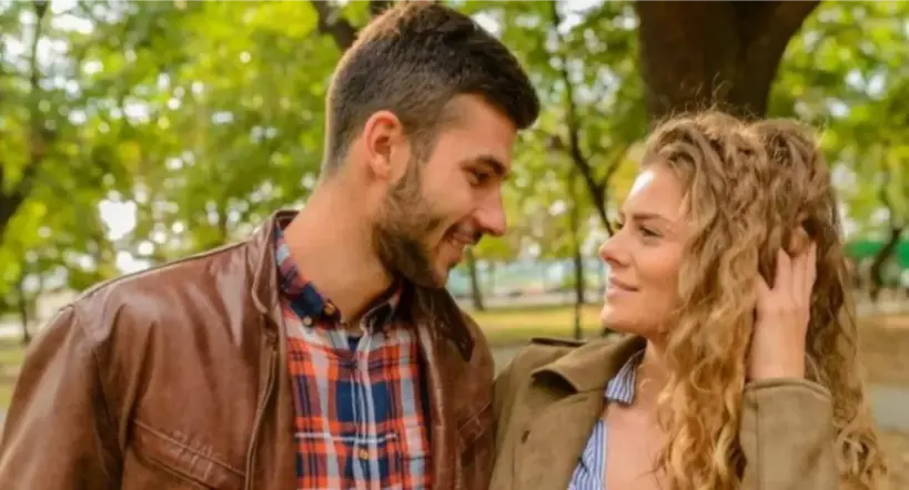 signes que vous plaisez à une femme en couple ()