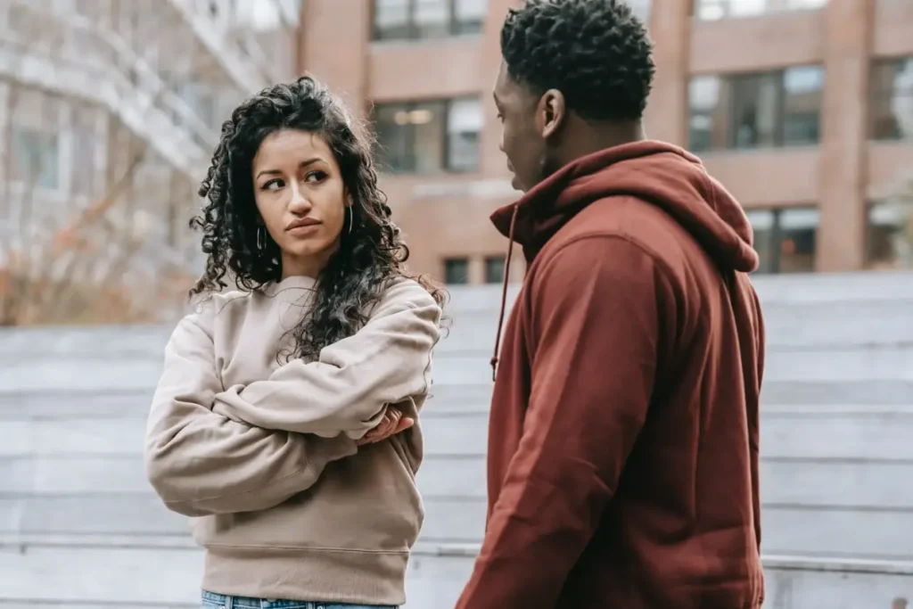 Elle prend ses distances, comment réagir
