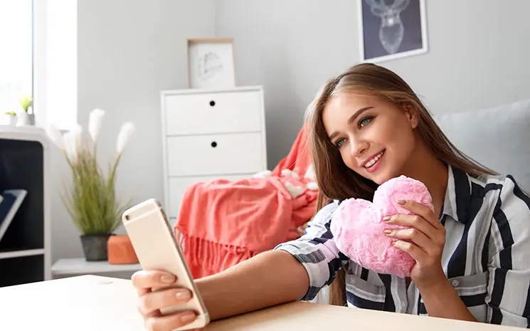 Comment raviver la flamme dans une relation à distance grâce aux SMS ? raviver la flamme dans une relation à distance grâce aux SMS