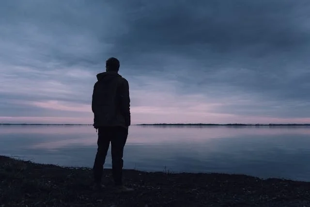 pourquoi un homme fait silence radio